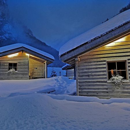 Huettenhotel Husky Lodge Muotathal Екстериор снимка