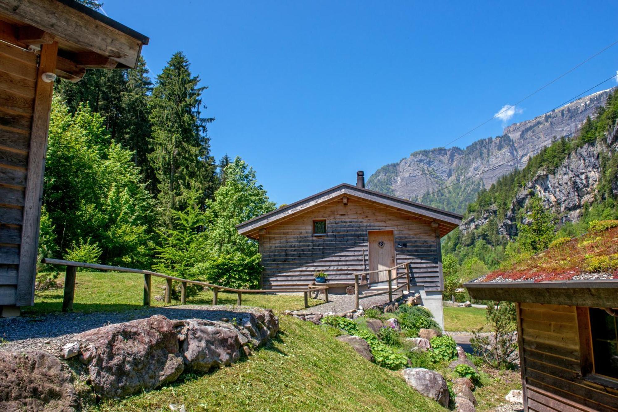 Huettenhotel Husky Lodge Muotathal Екстериор снимка