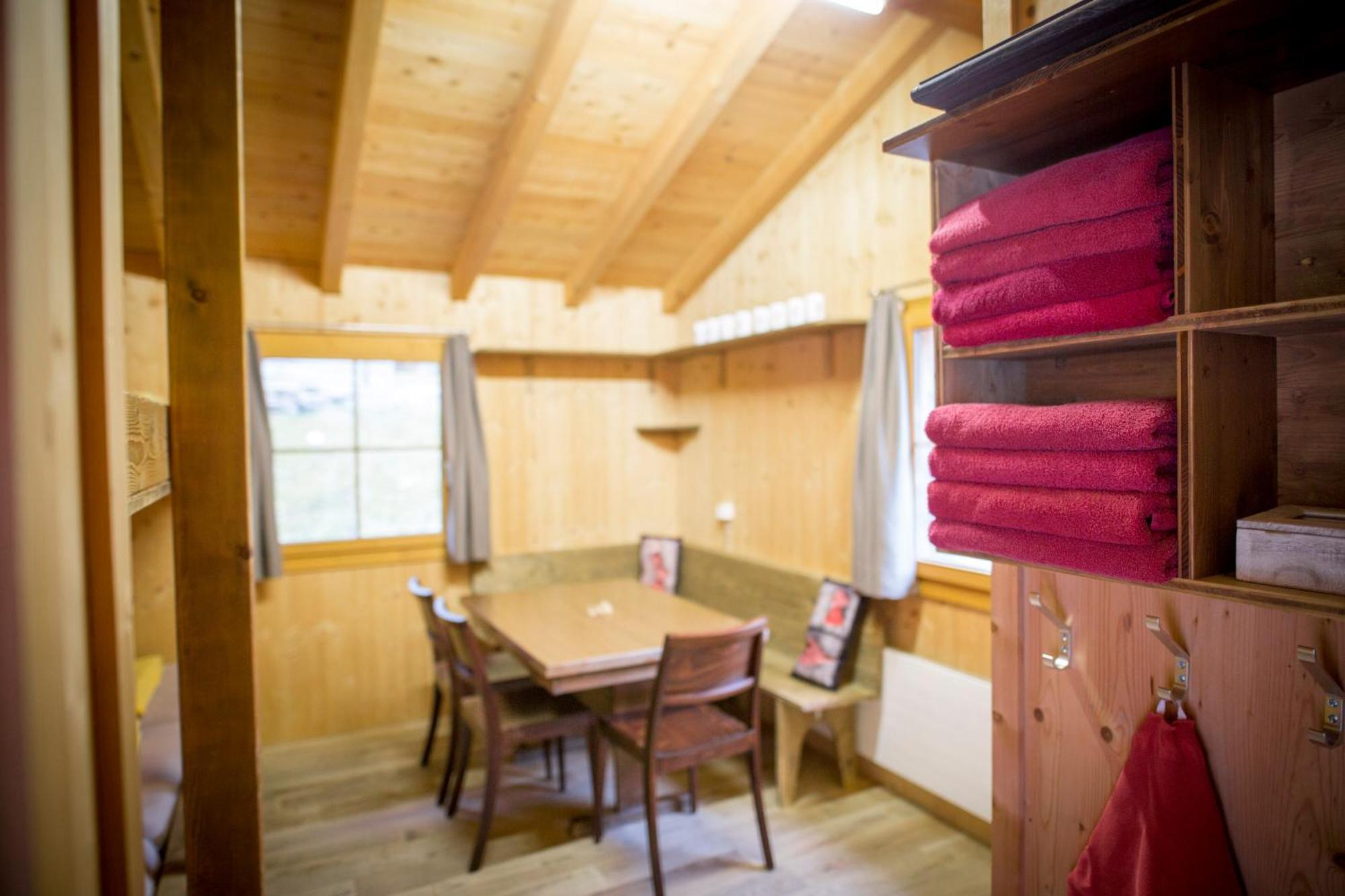 Huettenhotel Husky Lodge Muotathal Екстериор снимка