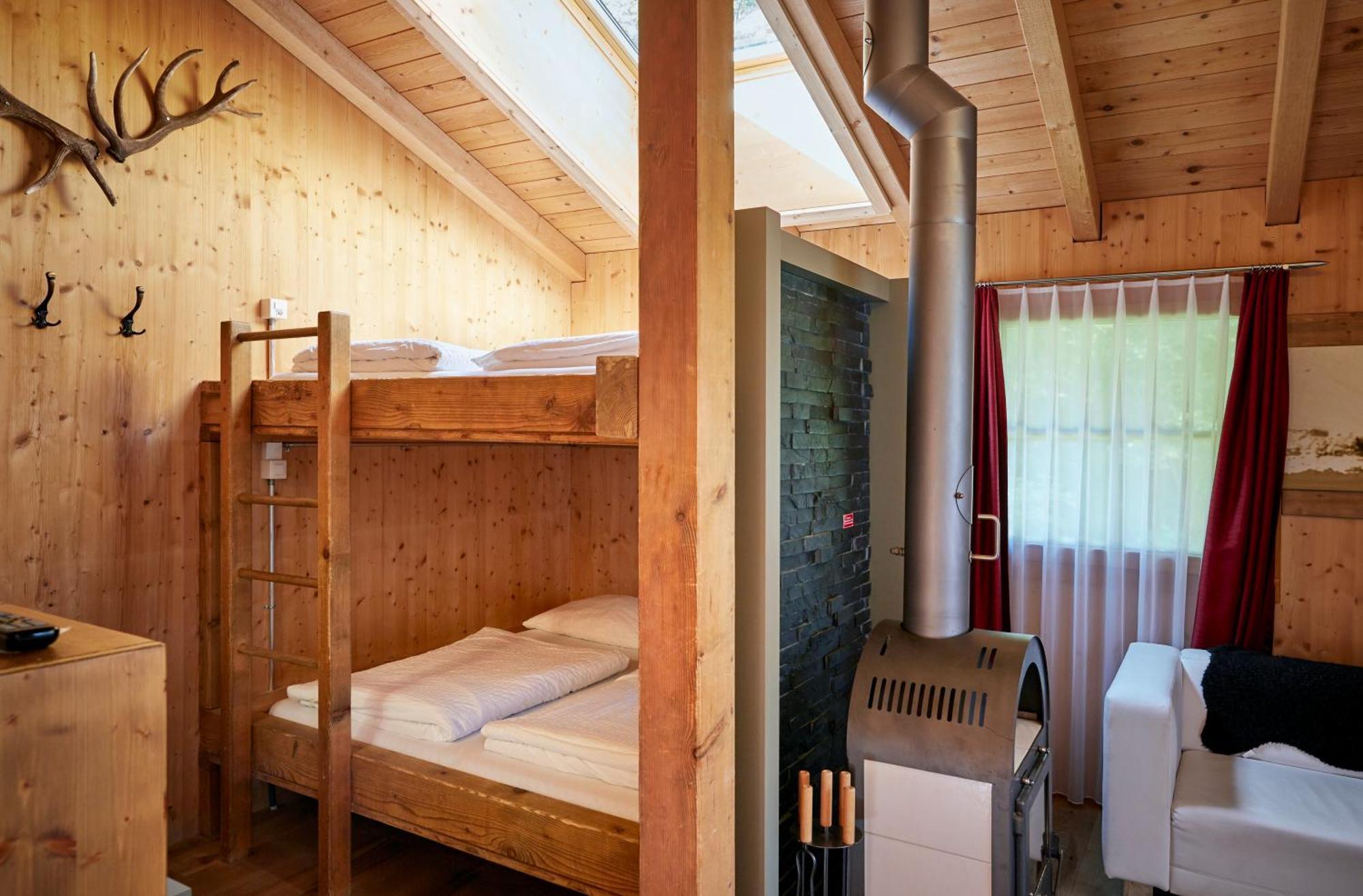 Huettenhotel Husky Lodge Muotathal Екстериор снимка