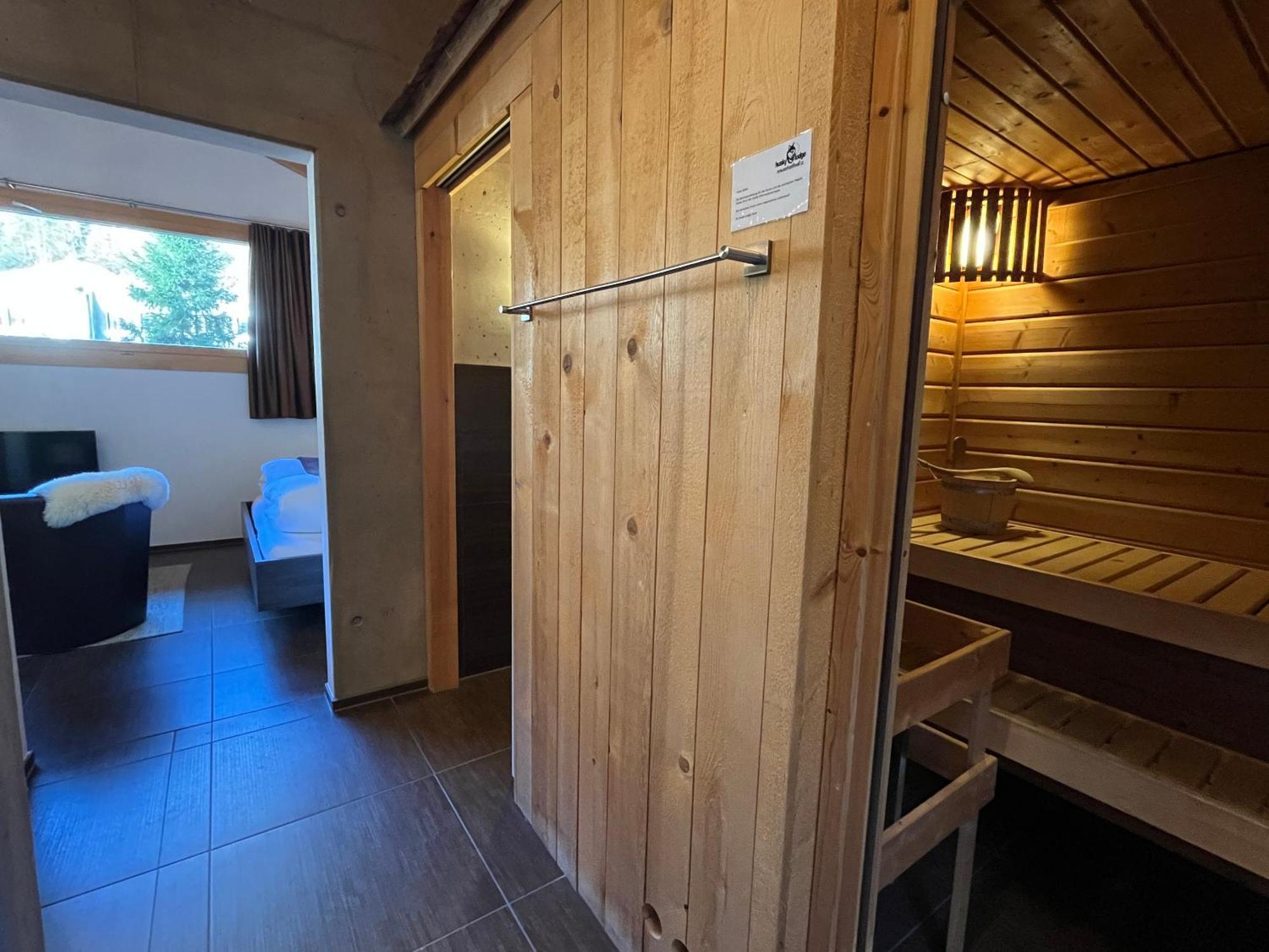 Huettenhotel Husky Lodge Muotathal Екстериор снимка
