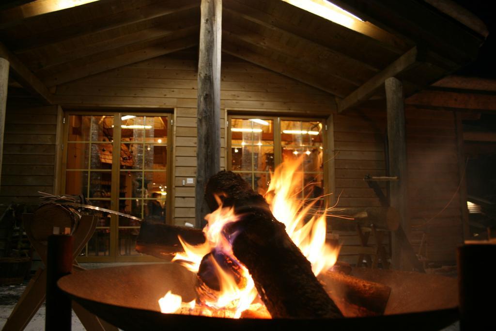 Huettenhotel Husky Lodge Muotathal Екстериор снимка